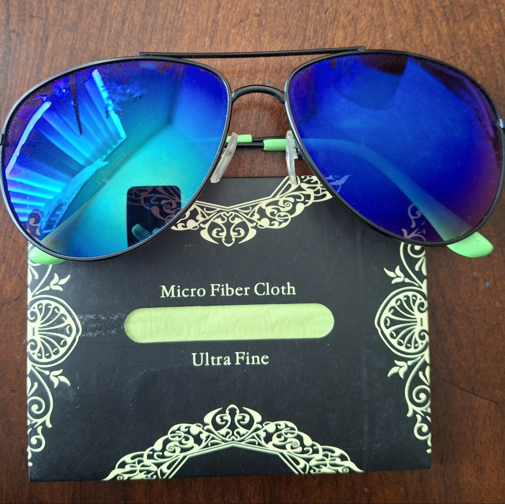 Men's Safilo Luxury Polarized Sunglasses With Ultra Fine Micro Fiber Cloth.
